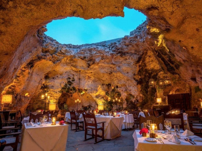 Ужин под звездами в ресторане-пещере Ali Barbour's