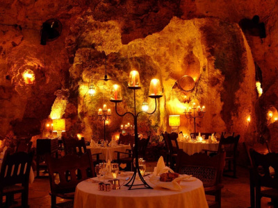 Ужин под звездами в ресторане-пещере Ali Barbour's